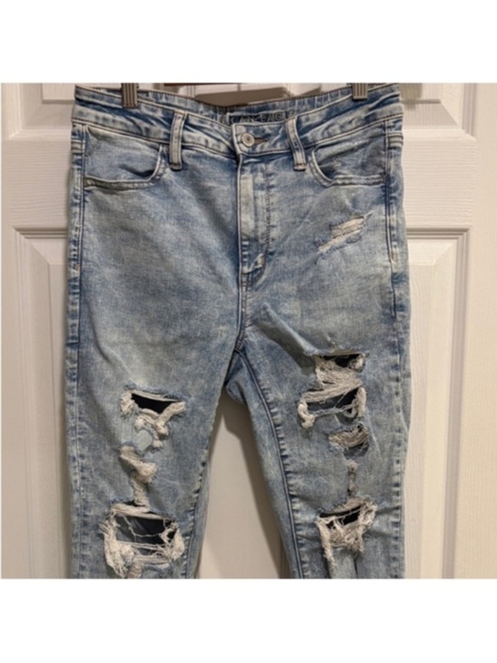 American Eagle Outfitters Light Wash Ripped Skinny Jeans